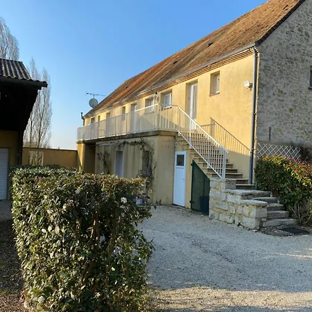 Du Trefoux Le Villainois Apartamento *